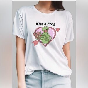 NWT White Kermit the Frog “Kiss a Frog” Graphic T-Shirt